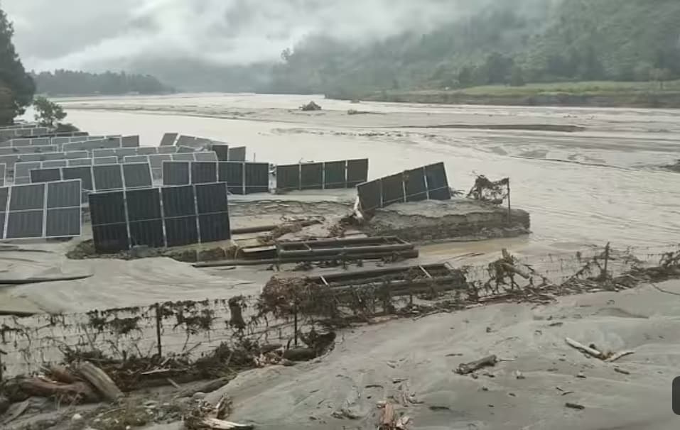 Flooding threat from Bhutan glacial lake outburst