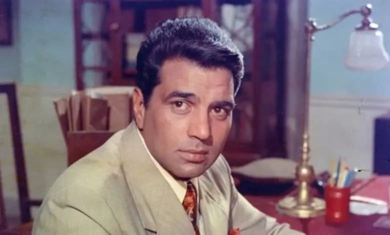 Legendry Actor Dharmendra died at 89
