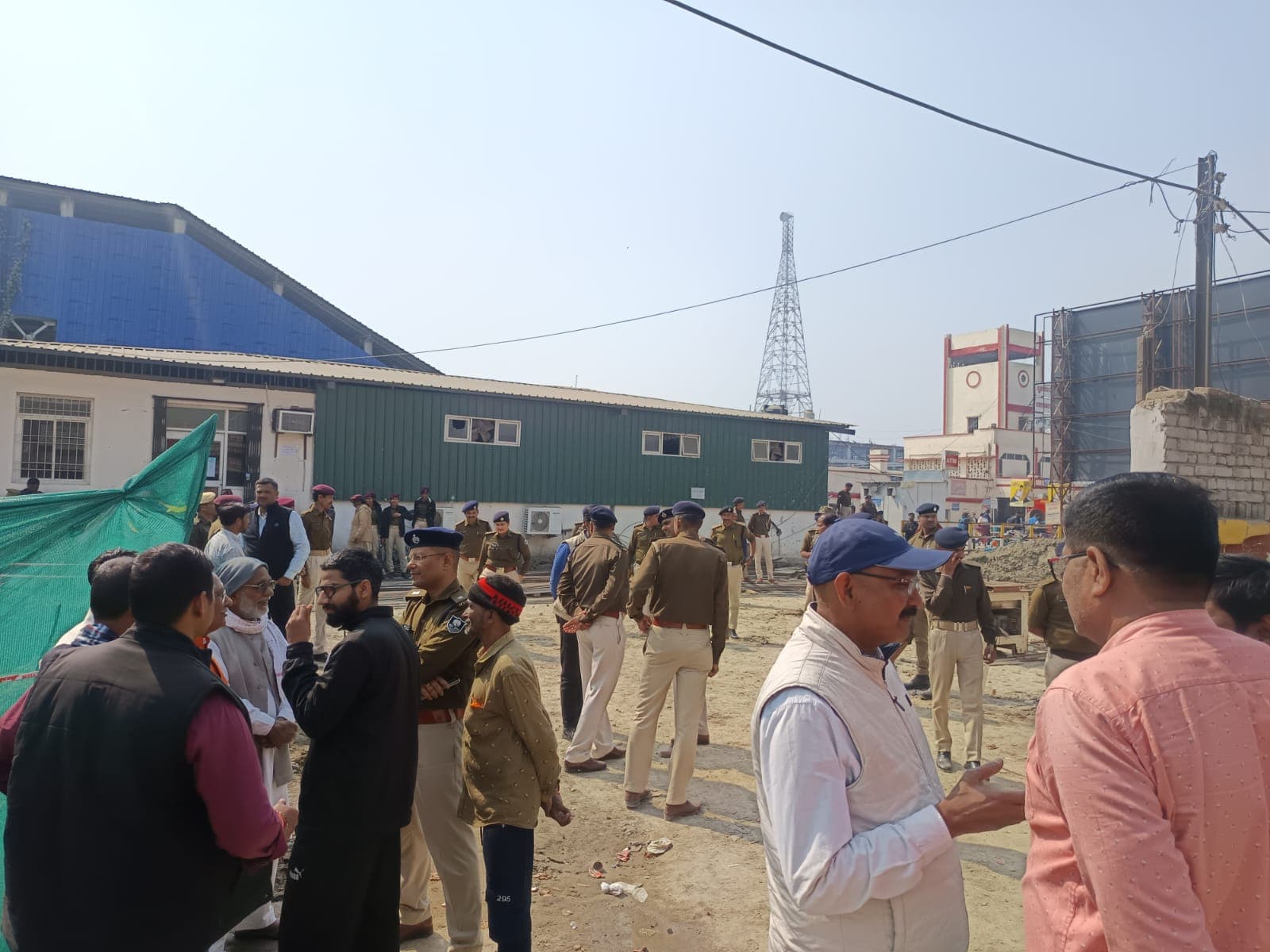 Muzaffarpur Station: आत्मदाह की धमकी से हड़कंप, छावनी बना परिसर, अनिल कुमार 'नजरबंद'?